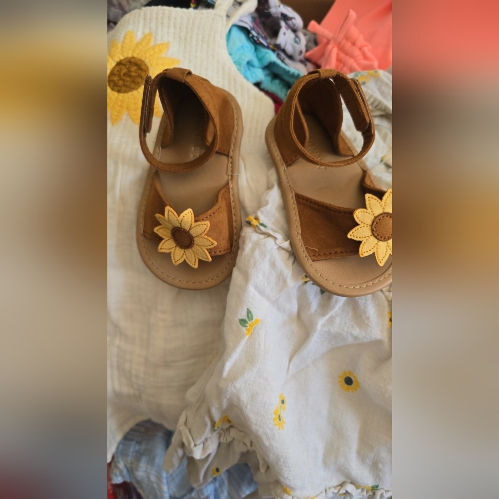 Old Navy White Dress with Sunflower Applique With Matching Sandles